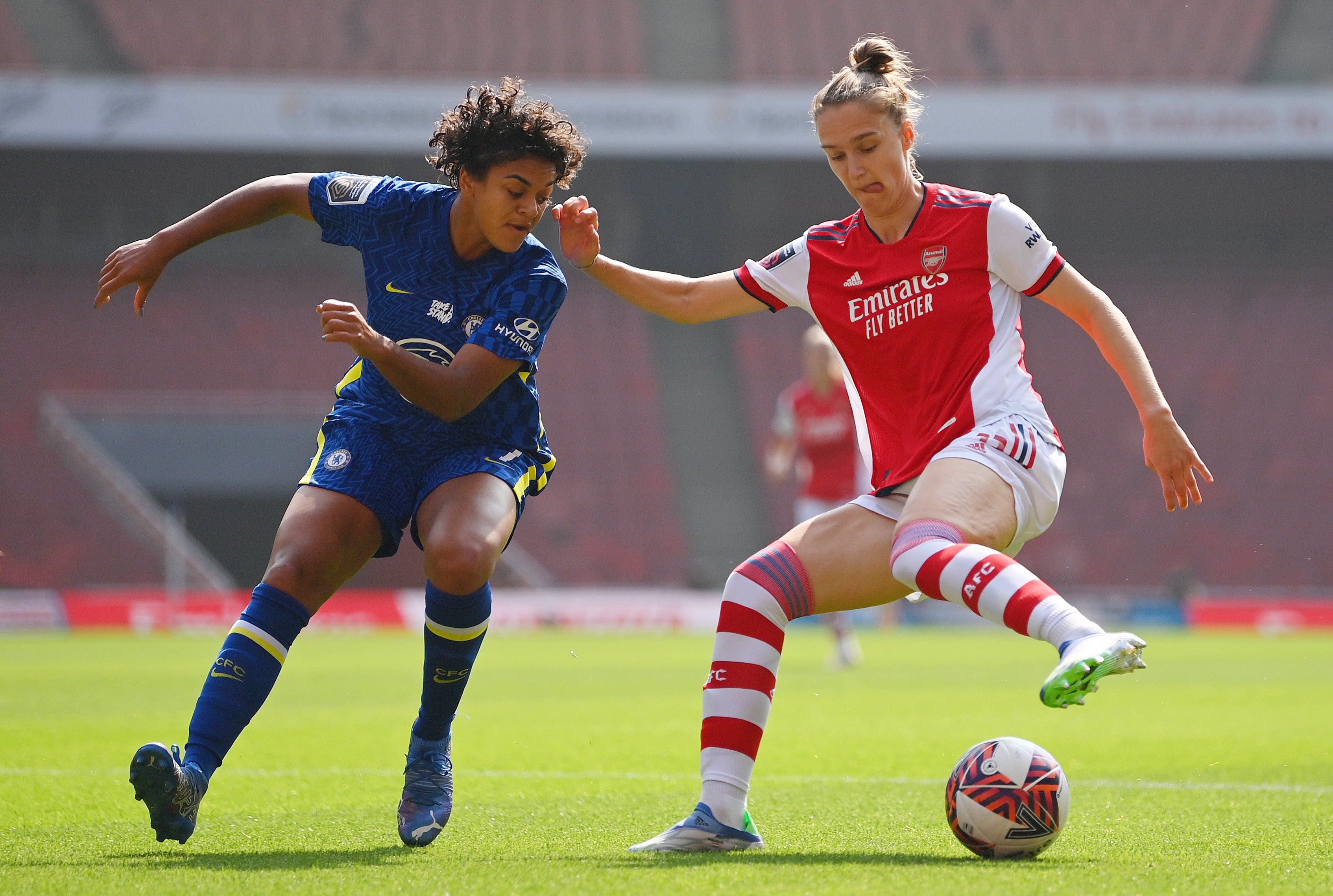 Vivianne Miedema cuts inside Jessica Carter for Arsenal’s opener