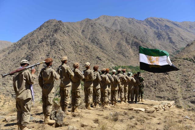 <p>Afghan resistance movement and anti-Taliban uprising forces take part in a military training at Malimah area of Dara district in Panjshir</p>