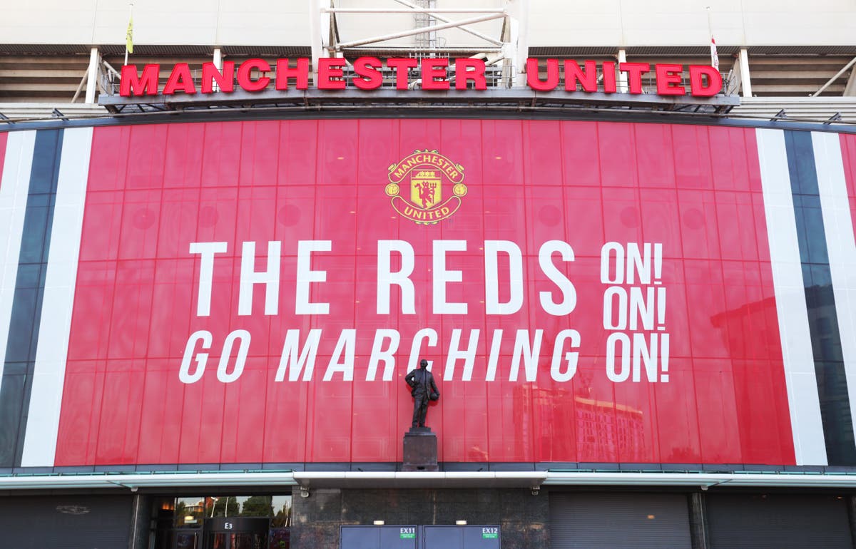 Manchester United to start Covid status spot checks this weekend The