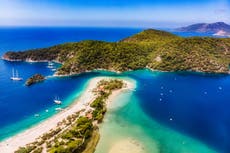 Traffic light system to be scrapped from 4 October, PCR tests to continue until end of month