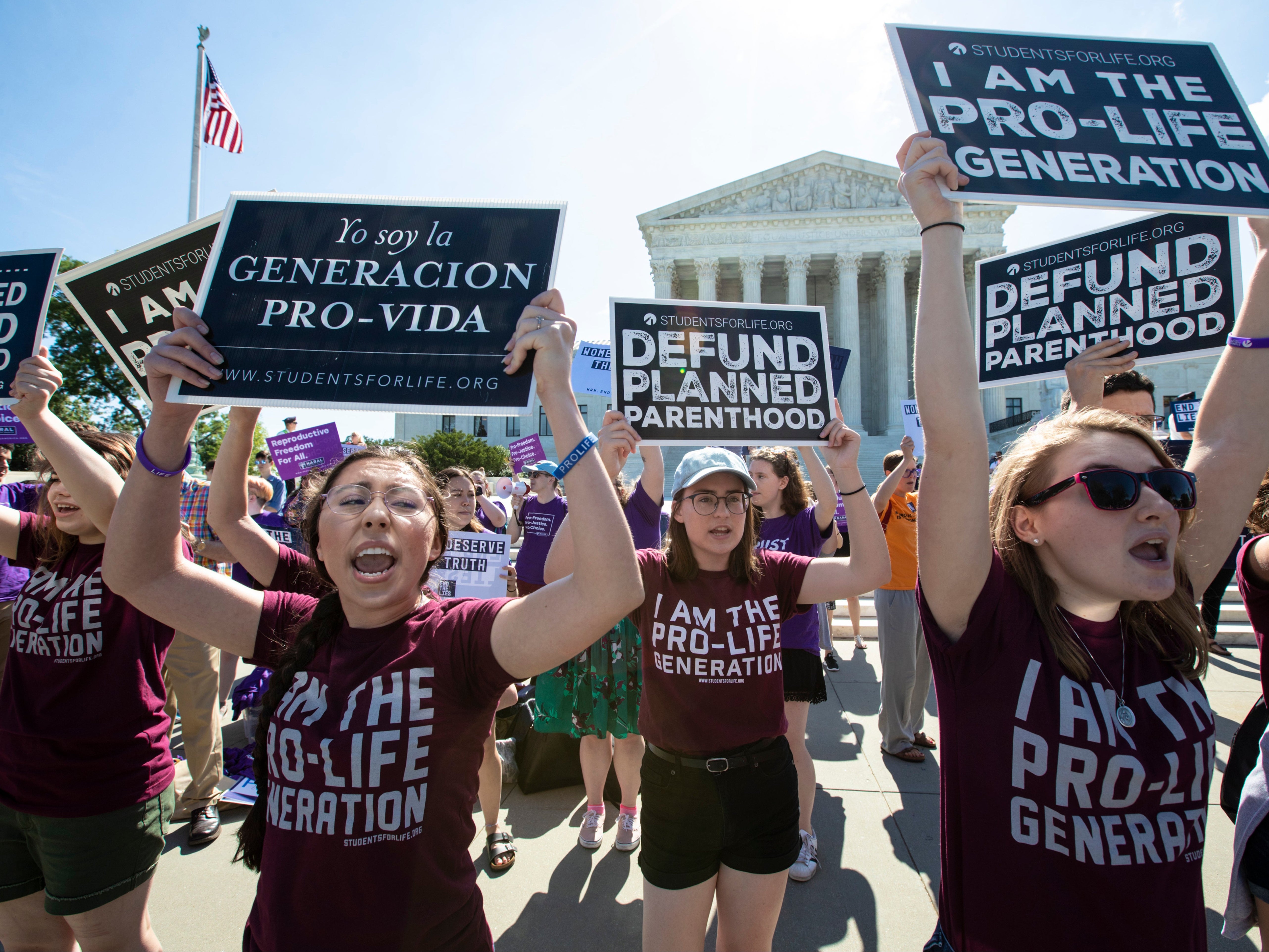 Manifestantes contra el aborto frente a la Corte Suprema de EE. UU.