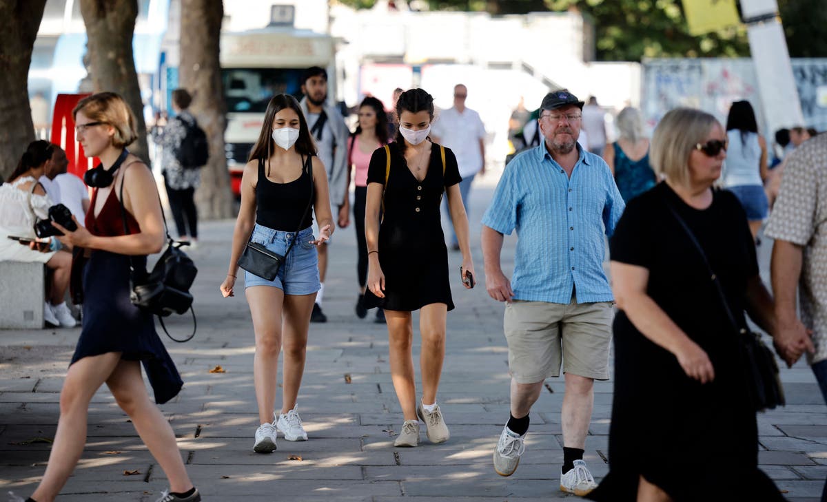 UK records 209 daily Covid deaths, highest since March