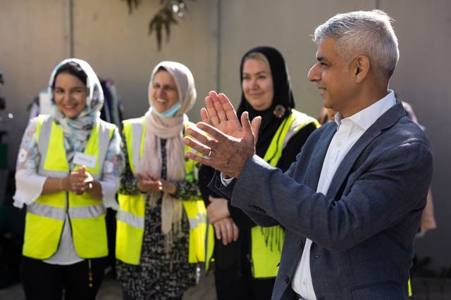 <p>London Mayor Sadiq Khan visits the Lewisham donation Hub </p>