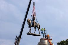 Crowds cheer as workers remove massive Robert E Lee statue in Virginia capital