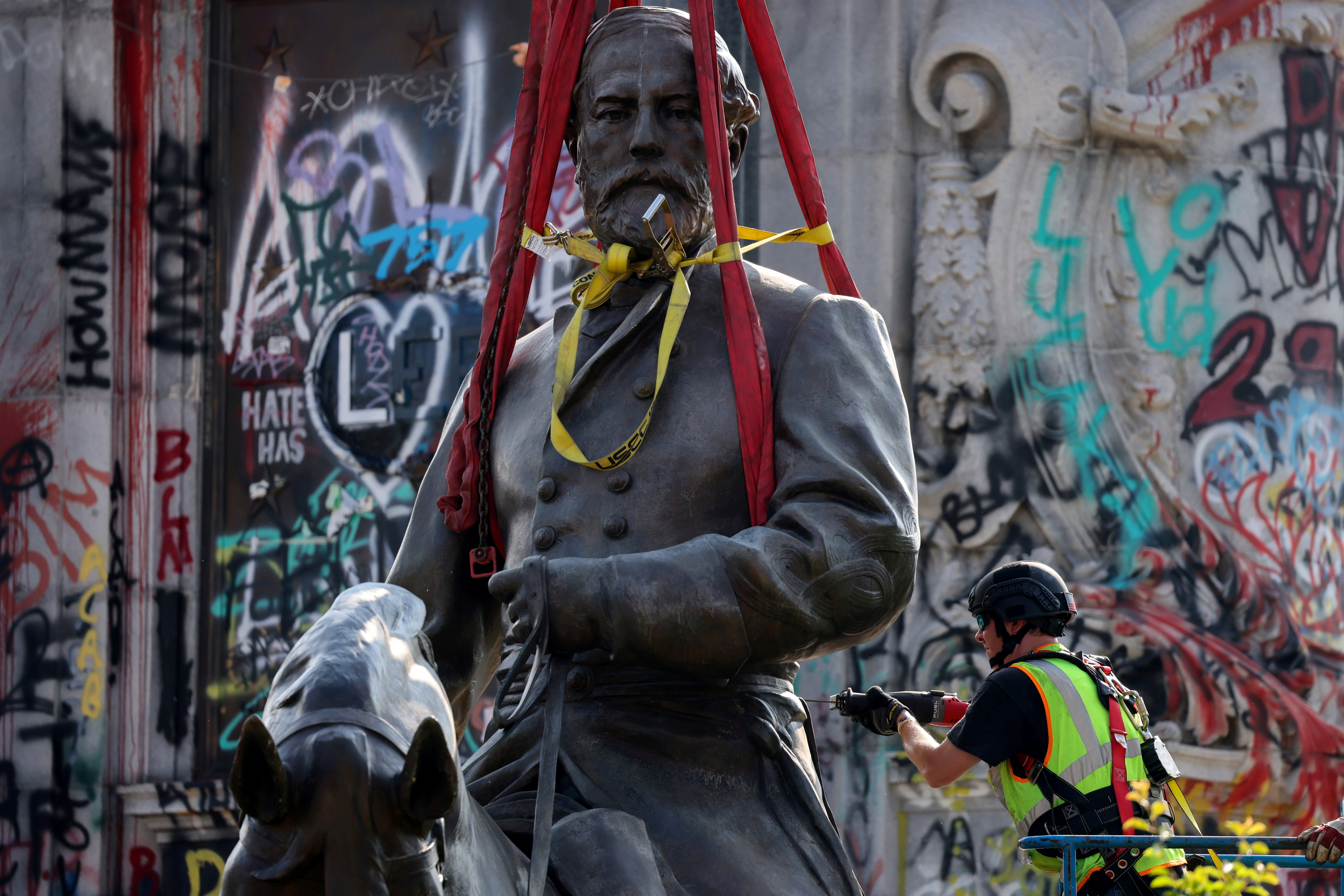 The statue of general Robert E Lee, the largest confederate statue remaining in the US, was removed by a construction team in Richmond, Virginia, US on 8 September 2021