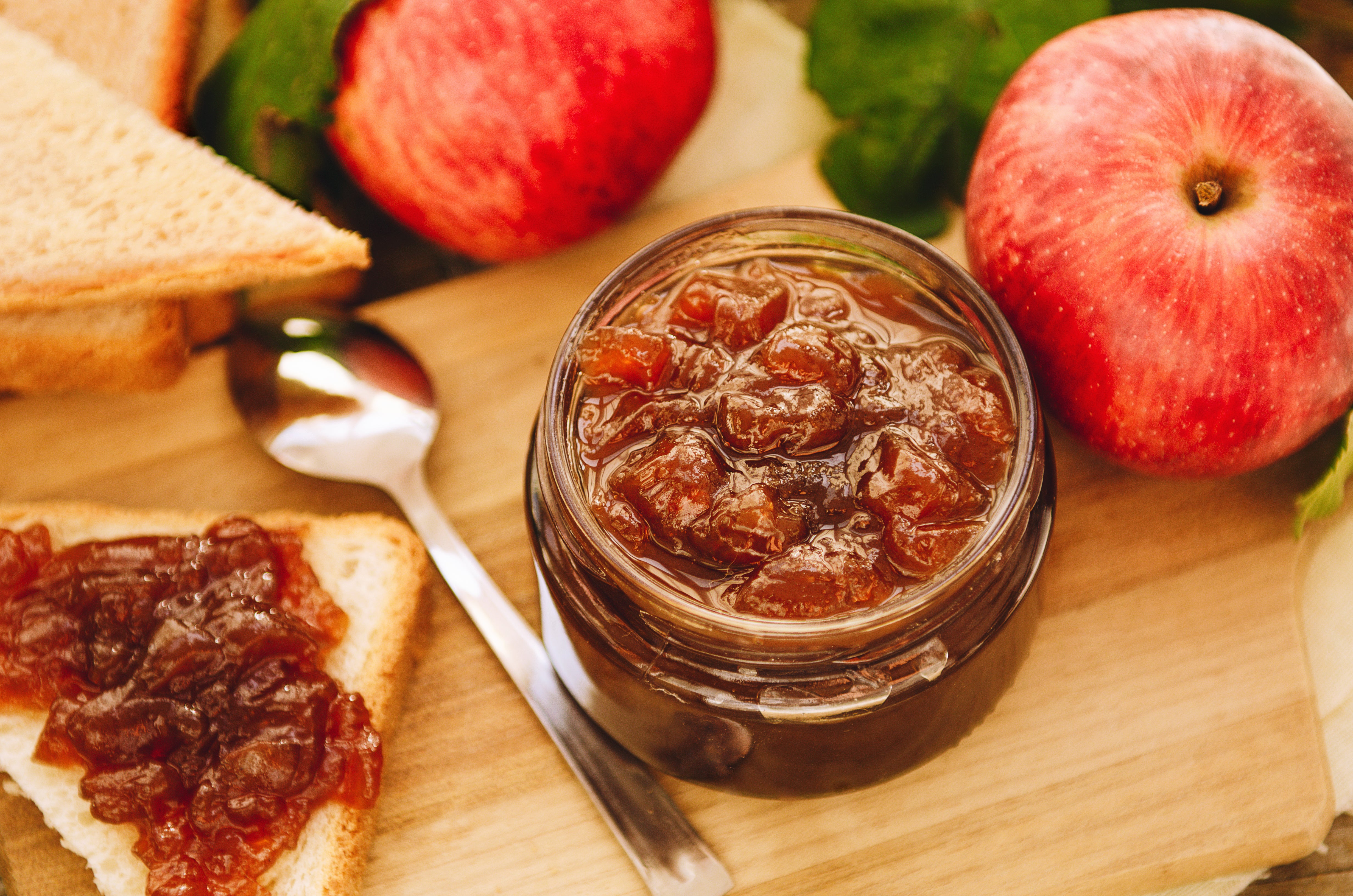 Making jelly from fresh apples is a process-lover’s dream