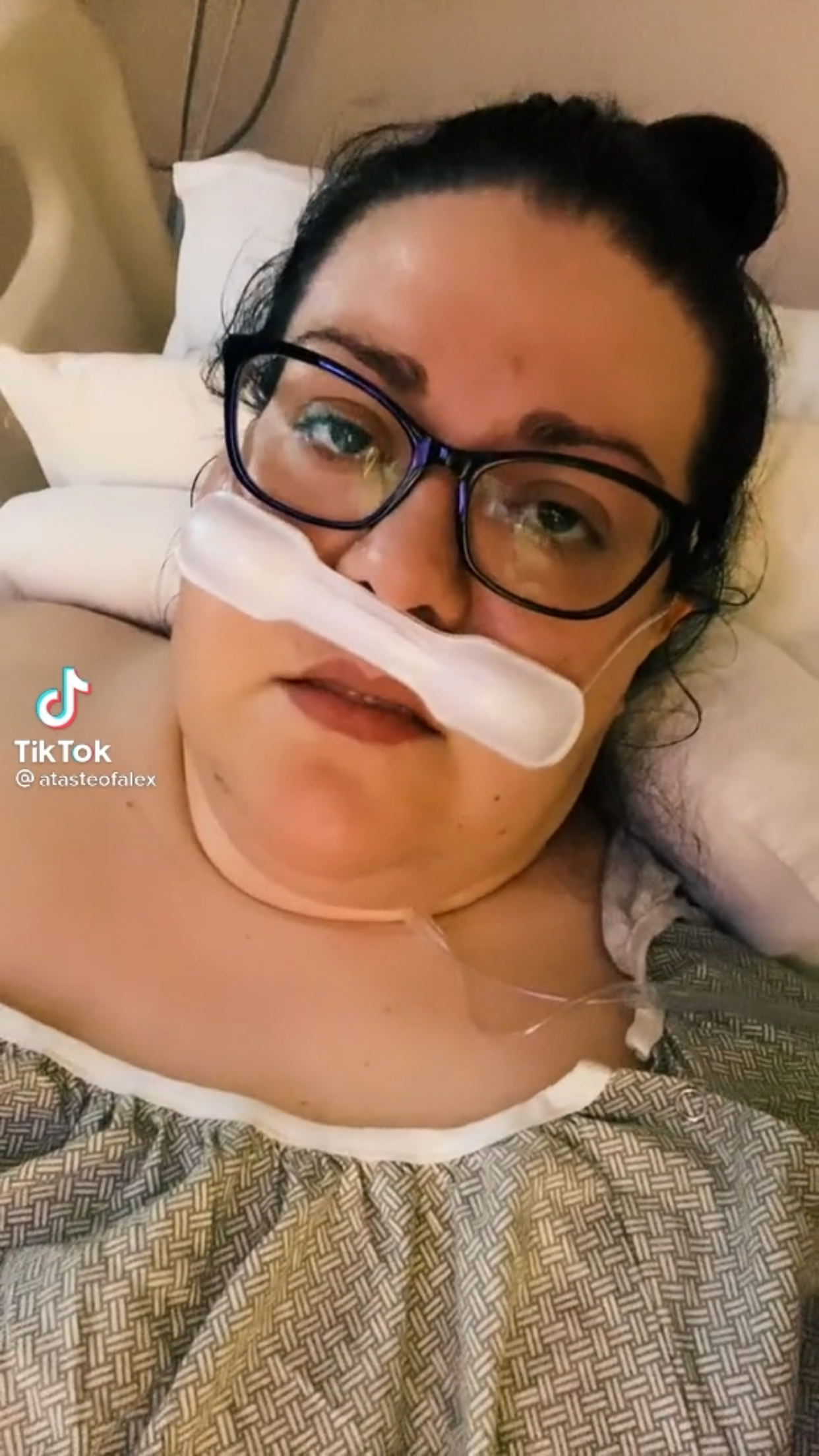 Megan Alexandra Blankenbiller from her hospital bed, encouraging others to get vaccinated before passing away from Covid-19