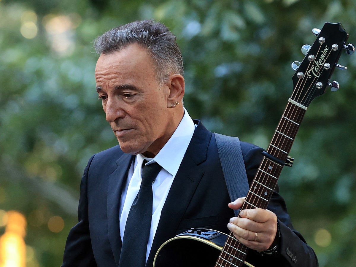 Bruce Springsteen sings at Ground Zero 9/11 memorial