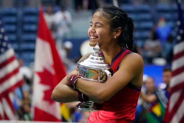 Emma Raducanu hugs the trophy (Elise Amendola/AP)