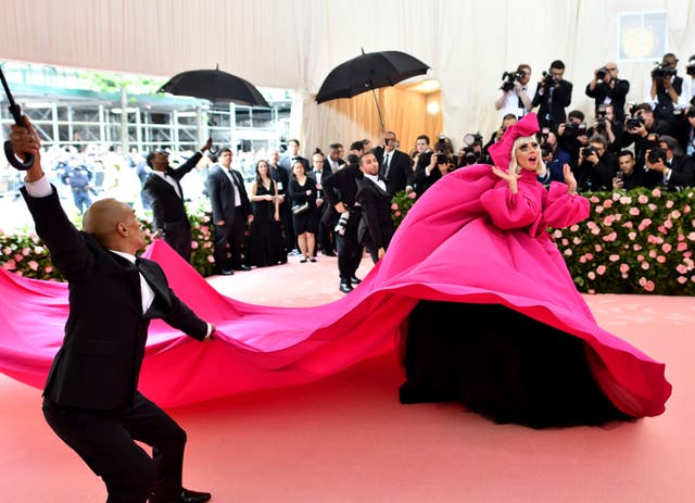 <p>Todo el dinero de la venta de entradas se dona al Costume Institute. </p>