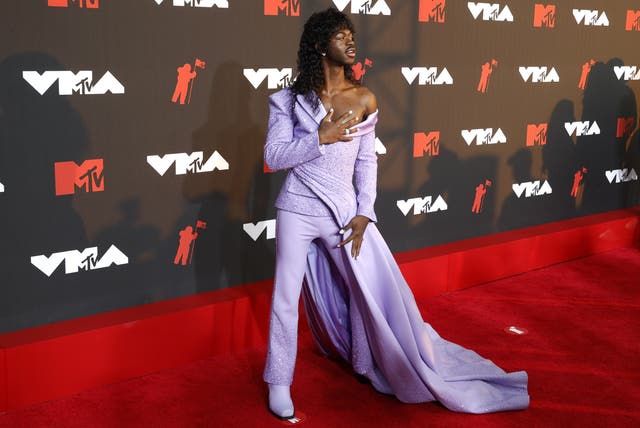 <p>Lil Nas X en la alfombra roja de los VMA.</p>