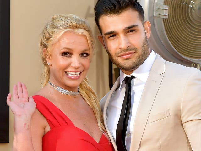 Britney Spears y Sam Asghari asisten a Sony Pictures''Érase una vez ... en Hollywood 'el 22 de julio de 2019 en Hollywood, California