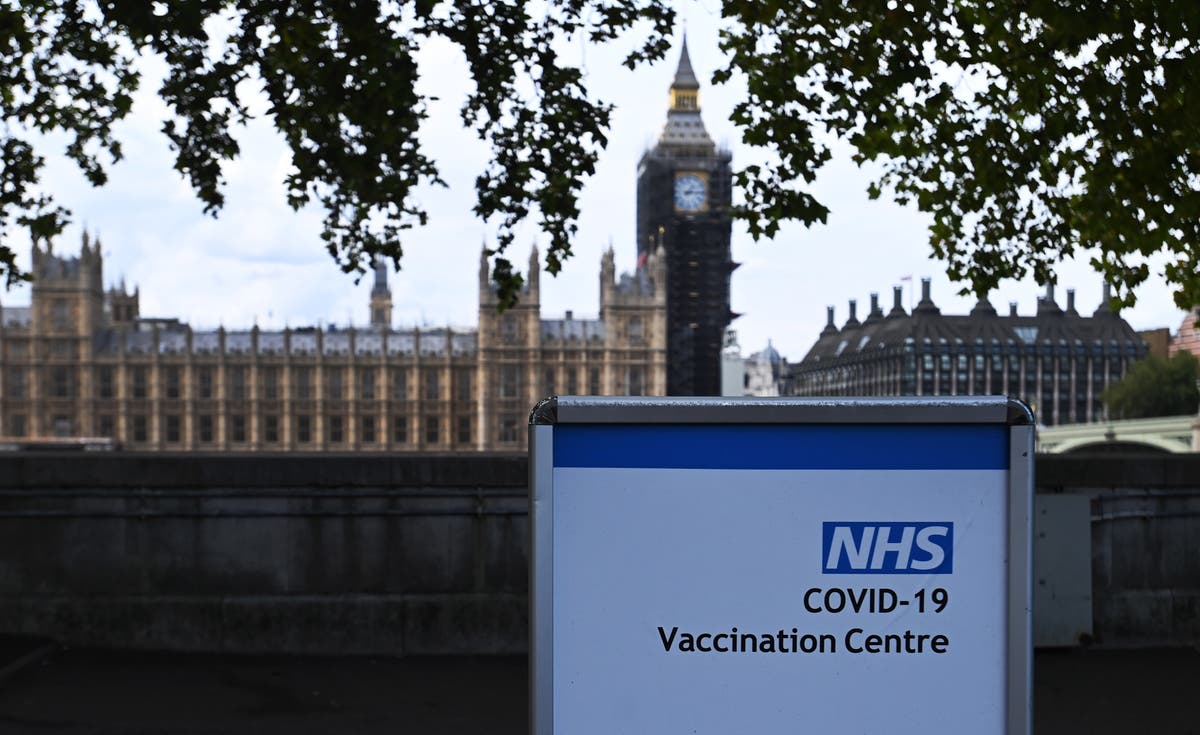 Covid UK News – live: Virusausbreitung kann Impfungen von Indoor-Events verhindern