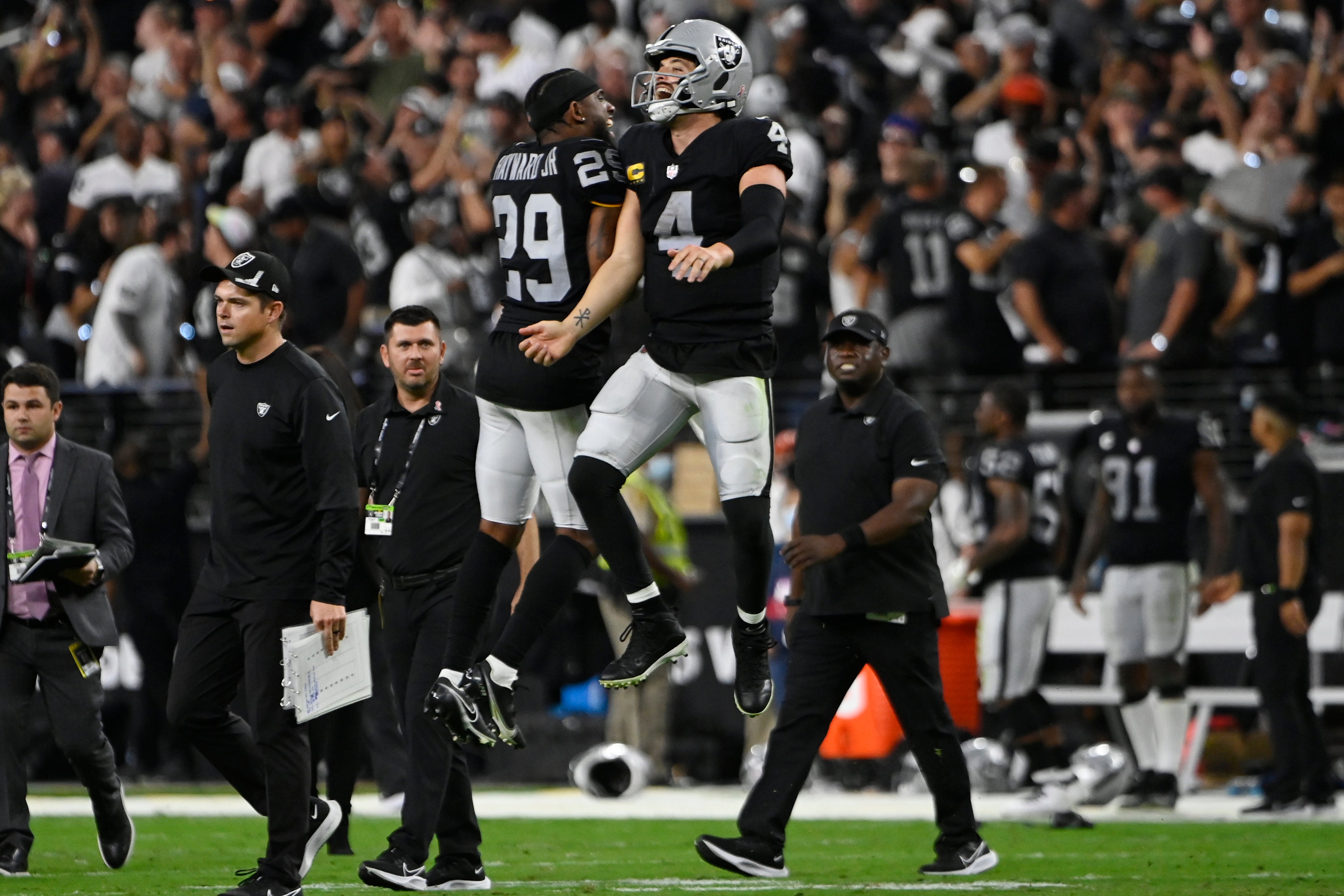 Carr's TD pass caps Raiders rally past Ravens 33-27 in OT