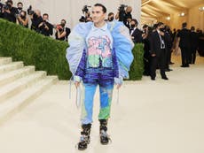 Dan Levy: The powerful message behind his extravagant Met Gala outfit