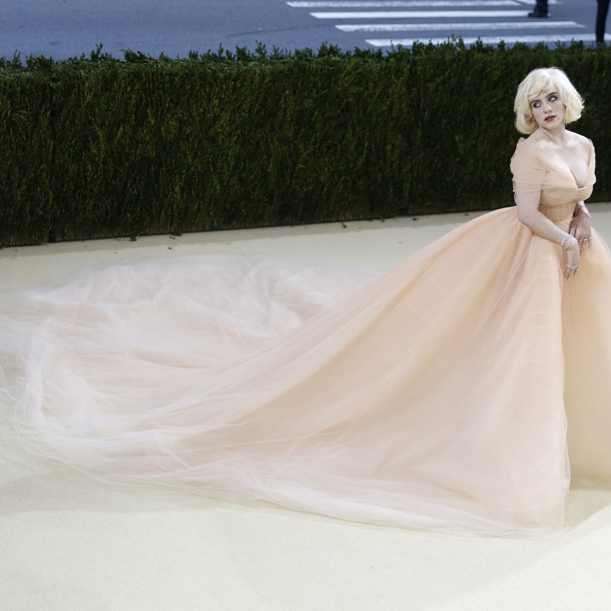 Why Billie Eilish agreed to wear Oscar de la Renta dress to Met Gala | The Independent Why Billie Eilish agreed to wear Oscar de la Renta dress to Met Gala | The Independent