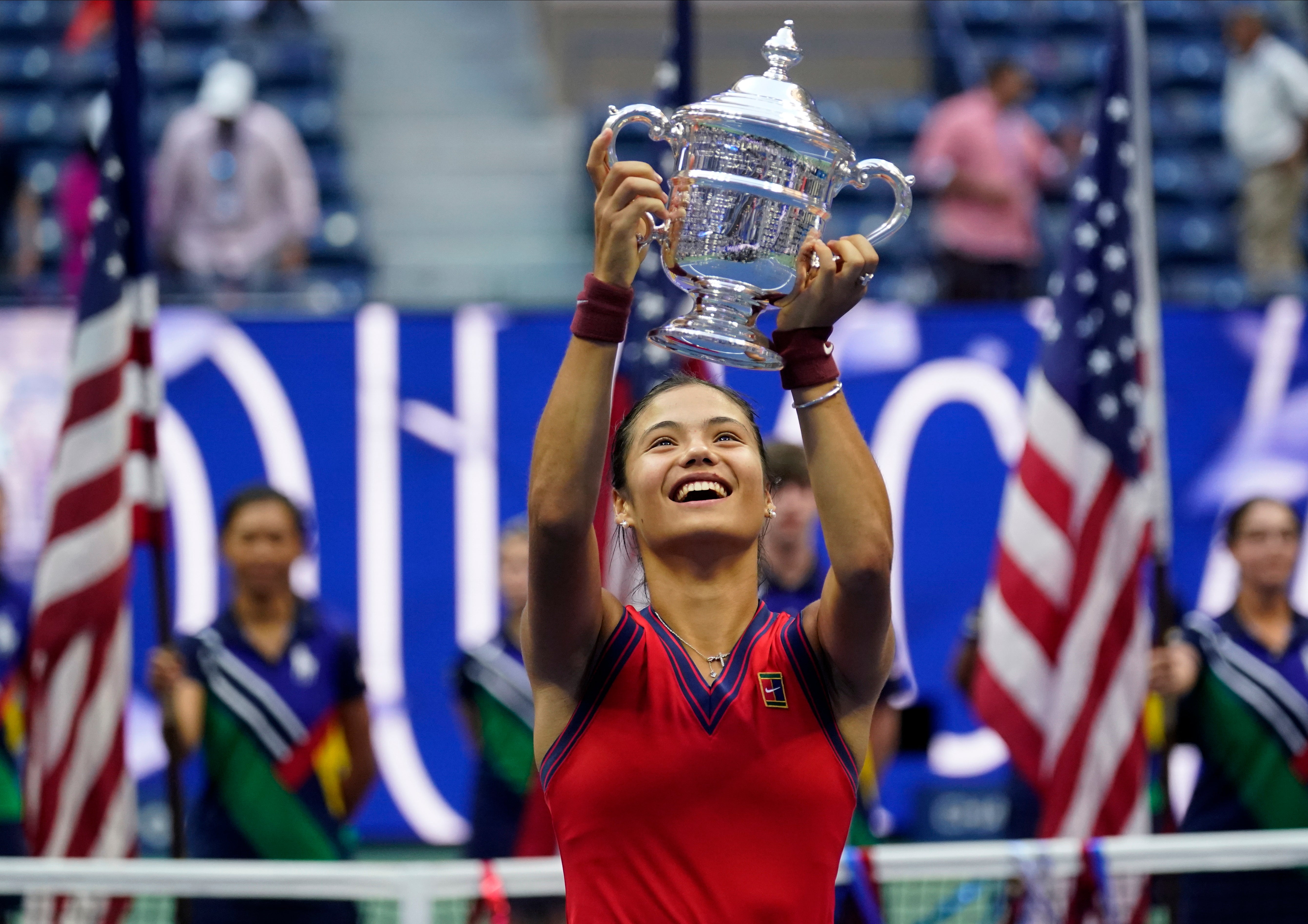 Reach for the sky: Emma Raducanu holds aloft the US Open trophy