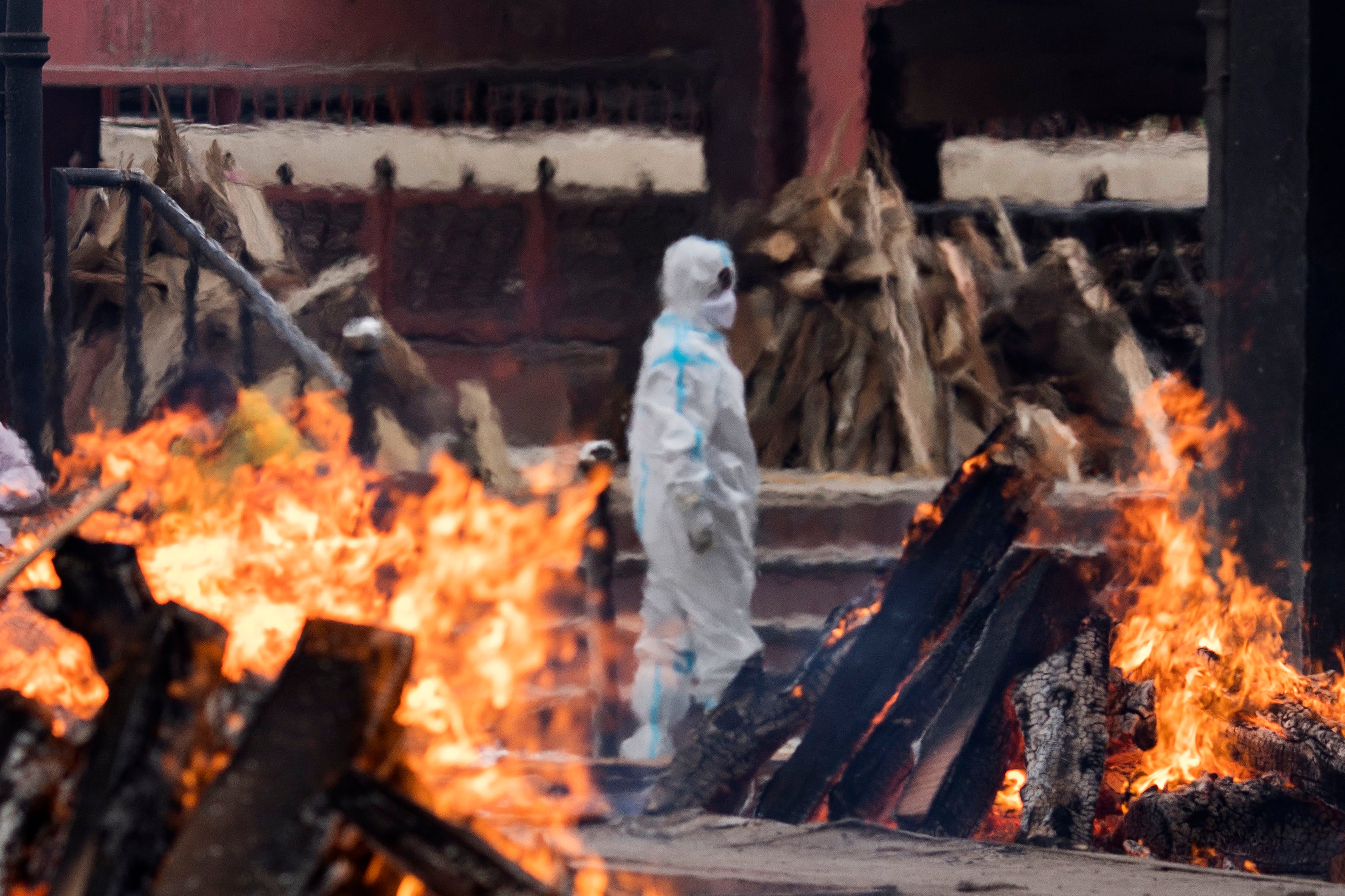 Funeral pyres in Delhi for victims of Covid-19