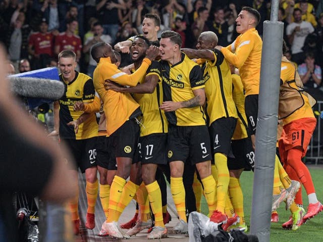 <p>Jordan Siebatcheu is mobbed by teammates after his last gasp winner </p>