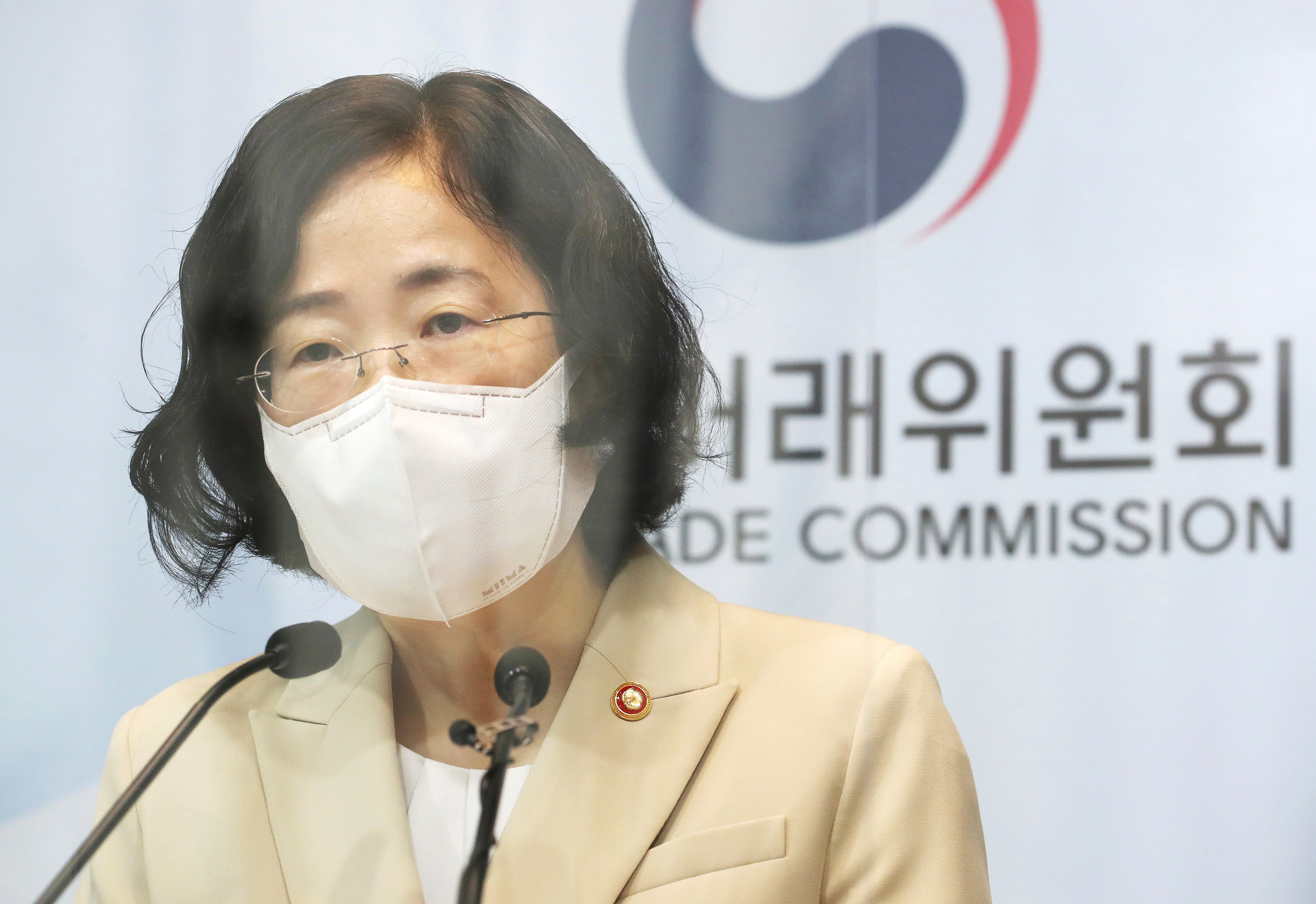 Joh Sung-wook, chair of South Korea’s Fair Trade Commission, announces plans to fine Google