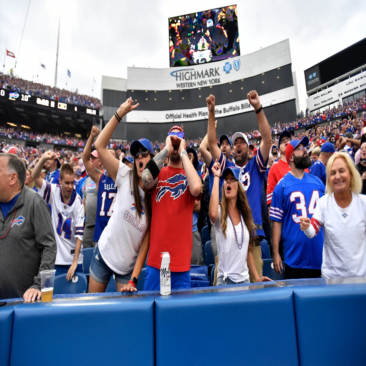 Las Vegas Raiders will require all fans to get vaccinated if they want to  attend 2021 games