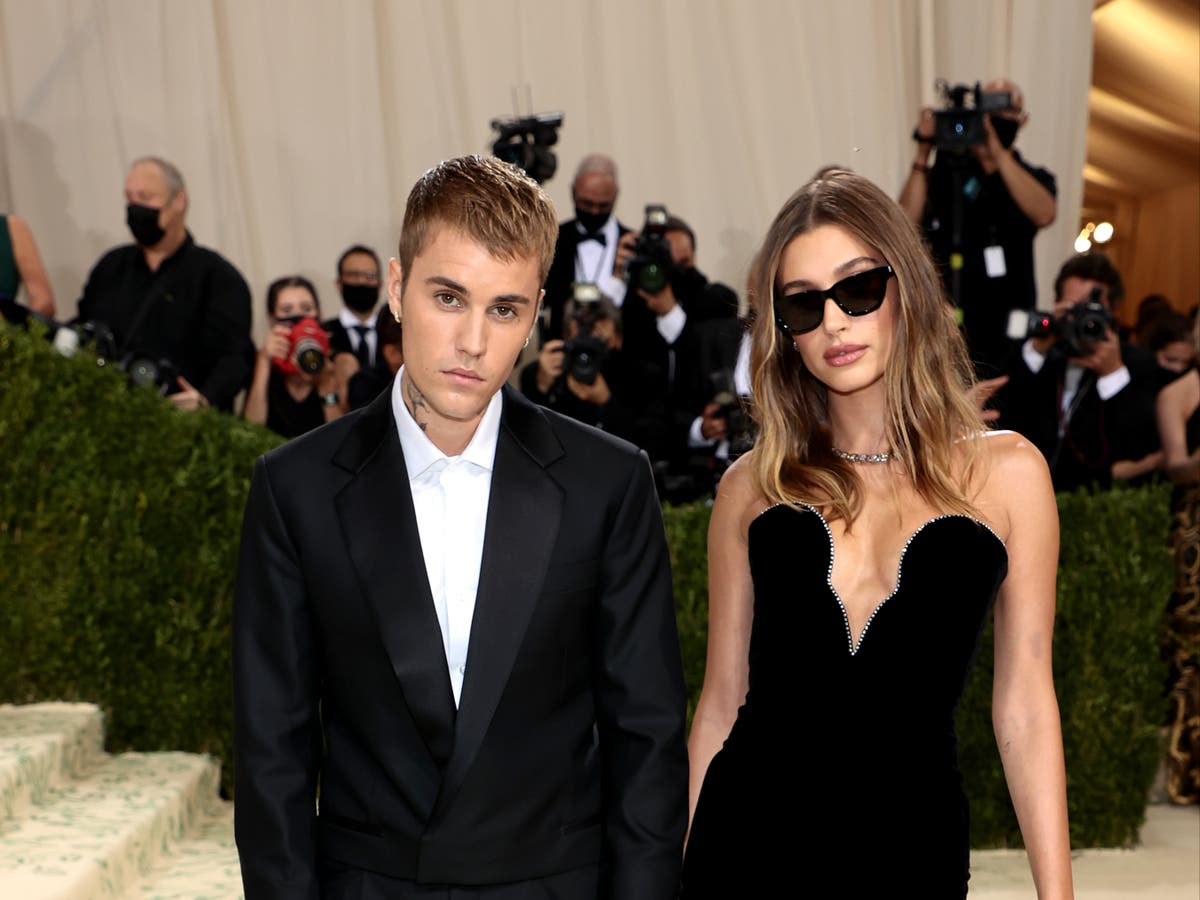 Justin Bieber and Hailey Baldwin bullied with chants of ‘Selena’ at Met ...