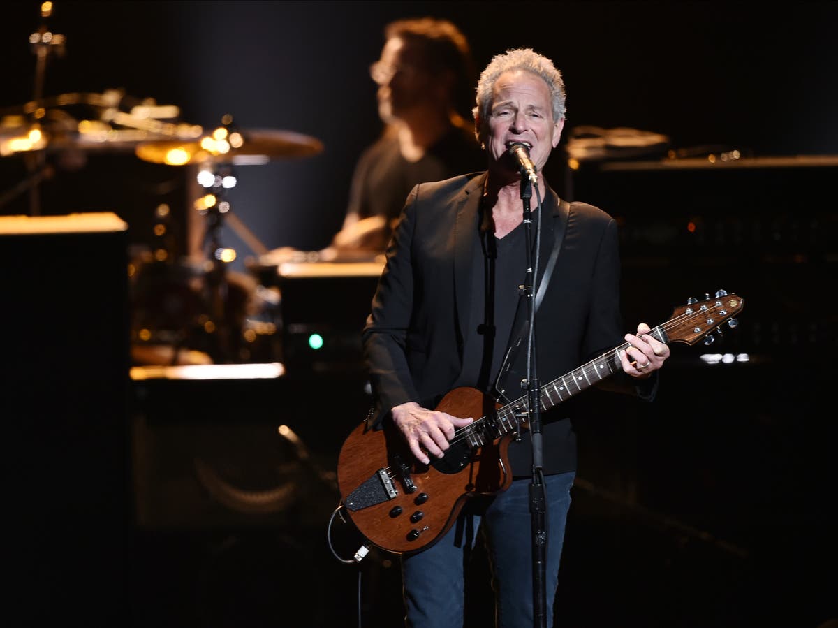 Lindsey Buckingham: ‘I think there’s a better way for Fleetwood Mac to finish up’