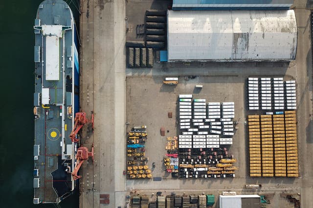 <p>This photo taken on 4 November 2018 shows an aerial view of new buses lined up for export at a port in Lianyungang, east China’s Jiangsu province. - China has officially applied to join the China officially applies to join the CPTPP trade pact</p>