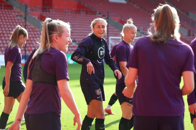 <p>Steph Houghton won’t lead the England side this evening</p>