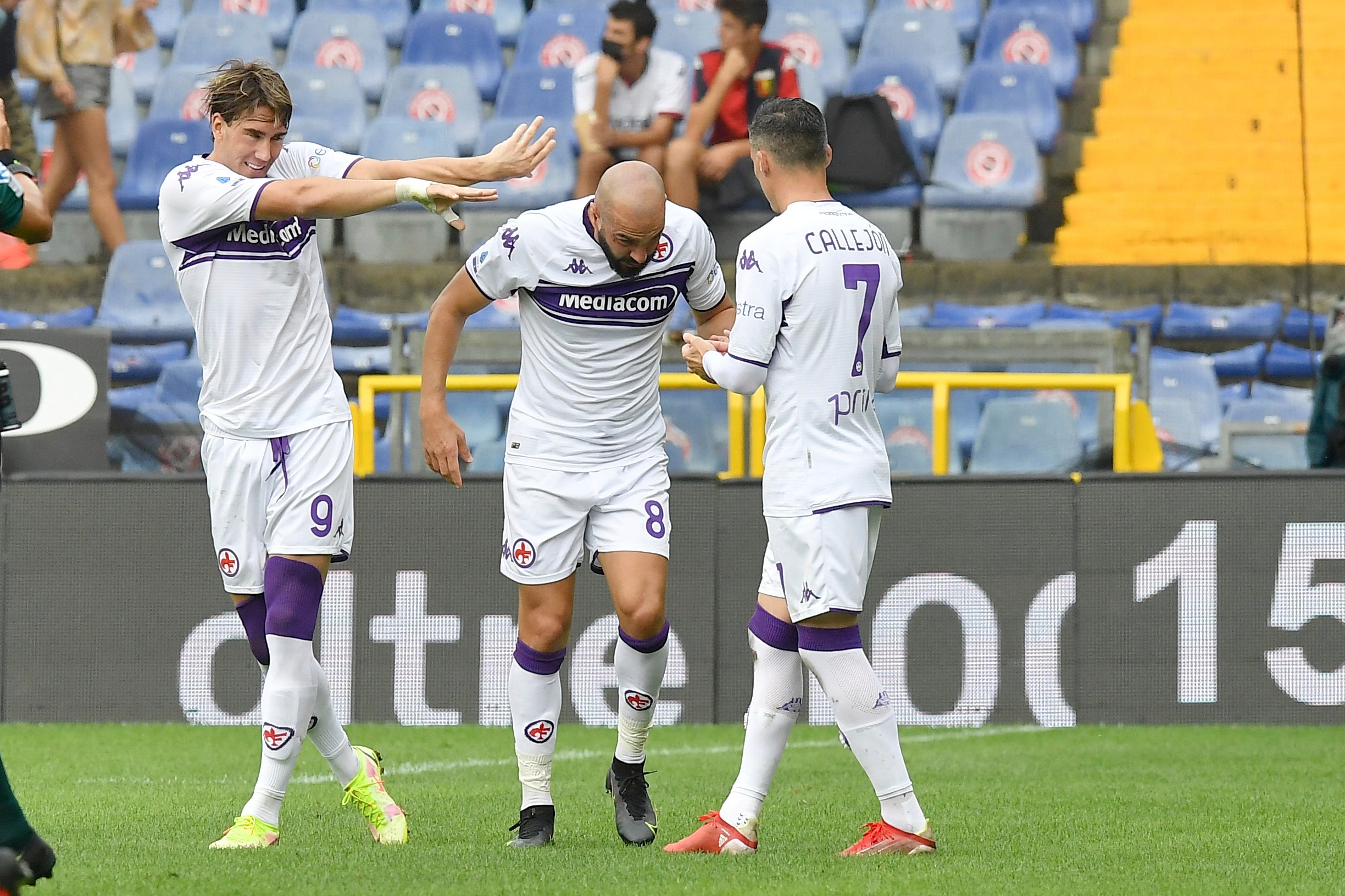 Riccardo Saponara, centre, scored as Fiorentina made it three wins in a row (Tano Pecoraro/AP)