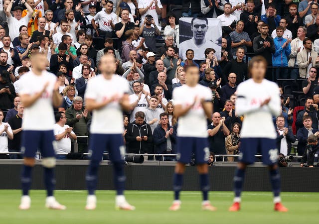<p>Tottenham players and supporters applaud the life of Jimmy Greaves before kick-off</p>
