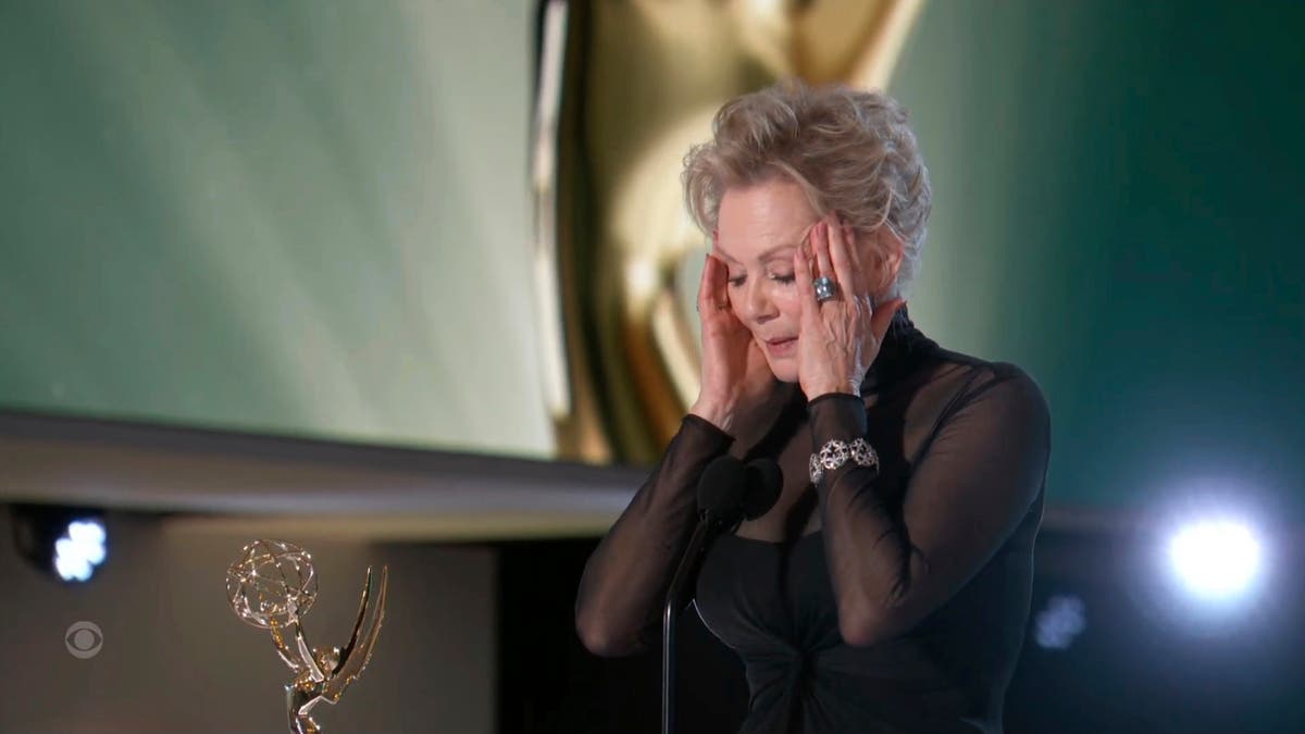 Emmys: Jean Smart pays tribute to late husband in speech | The Independent