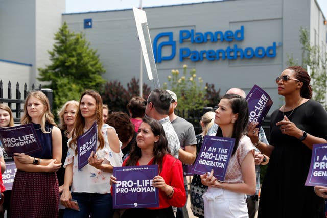 <p>Supporters of abortion protest outside Planned Parenthood </p>
