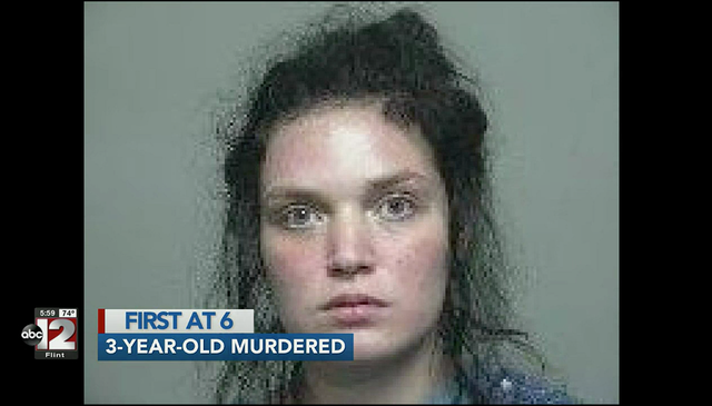 Justine Johnson, de 22 años, ha sido acusada de asesinato y abuso infantil en primer grado por la muerte de su hija.