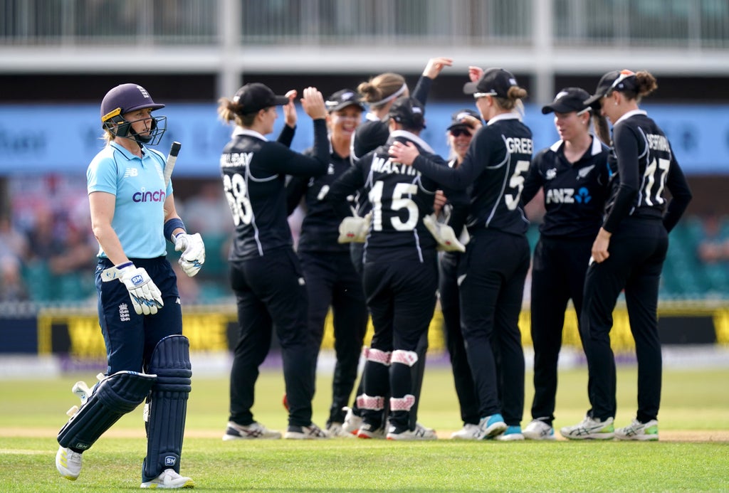 New Zealand keep series alive with three-wicket victory over England