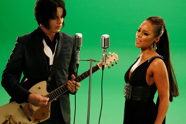 <p>Jack White and Alicia Keys perform ‘Another Way to Die'</p>