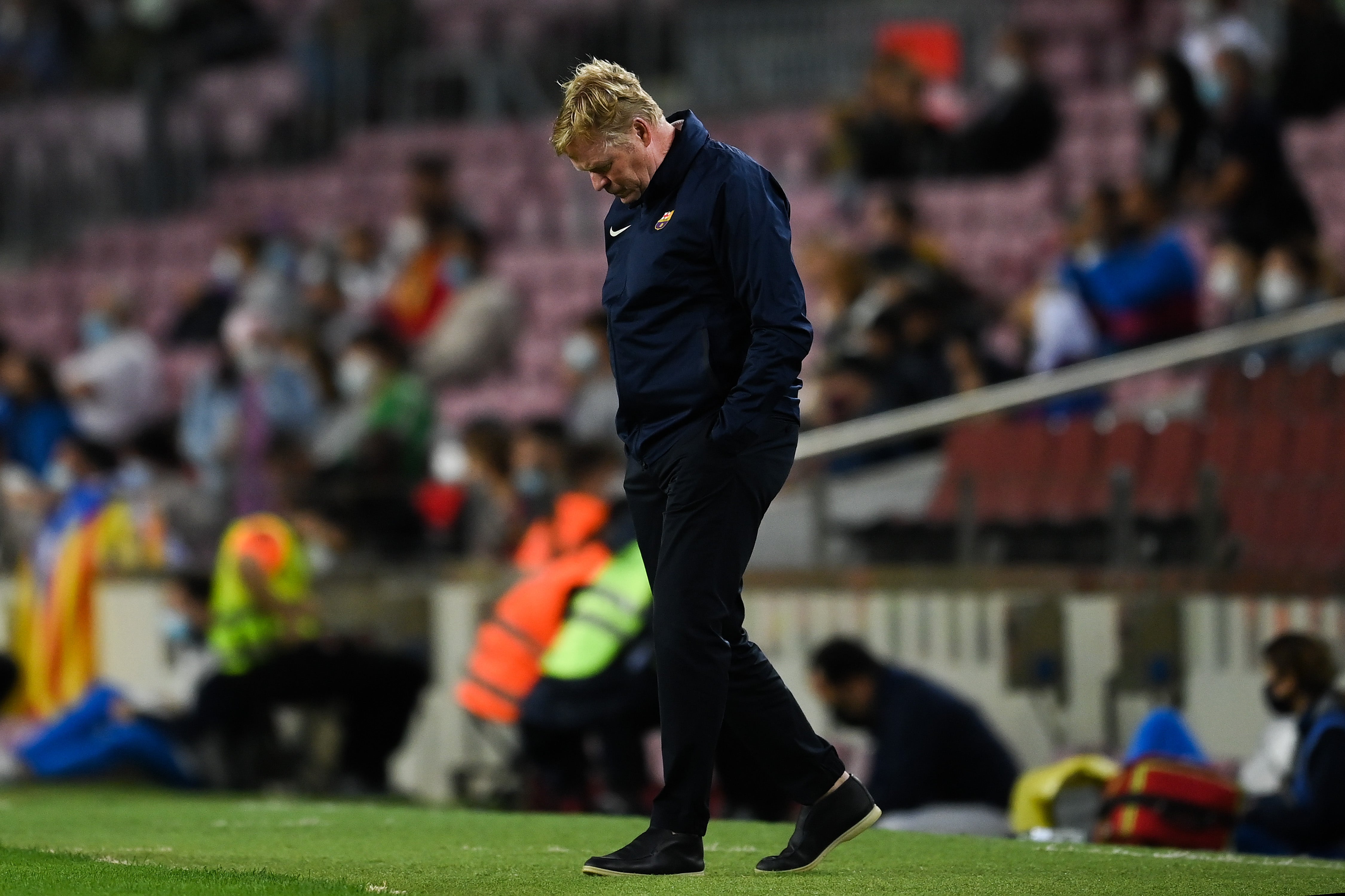 Ronald Koeman reacts during Barcelona’s 1-1 draw with Granada