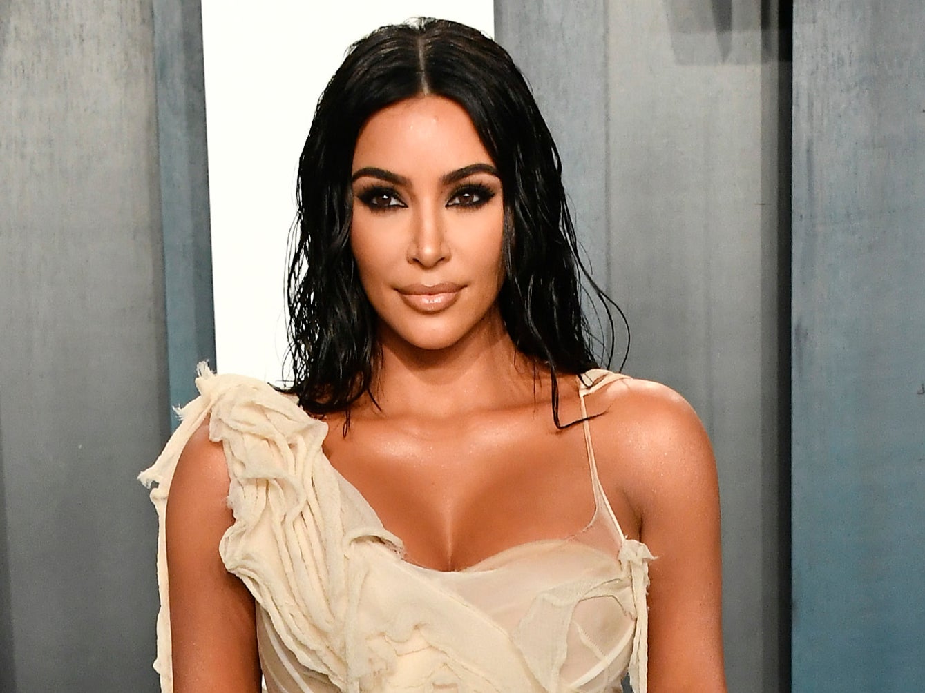 Kim Kardashian West asiste a la 2020 Vanity Fair Oscar Party el 9 de febrero de 2020 en Beverly Hills, California
