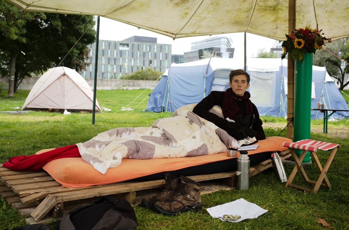 German climate activists end hunger strike ahead of election German climate activists end hunger strike ahead of election