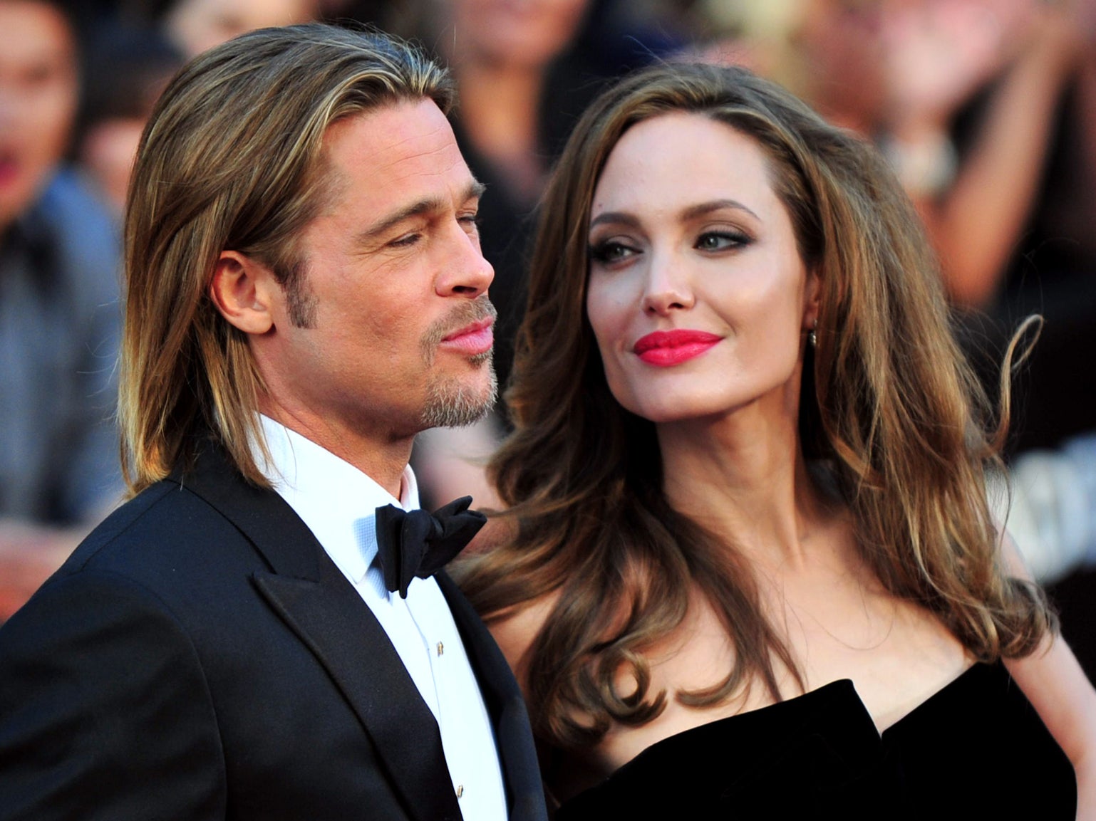 Angelina Jolie 'told the FBI' that Brad Pitt 'poured beer' on her during  2016 private jet fight | The Independent
