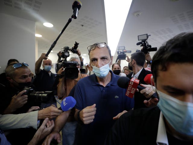 <p>Shmulik Peleg, who spirited away his grandson Eitan Biran from Italy, is surrounded by the media as he leaves court in Tel Aviv</p>