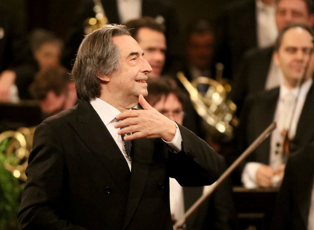 Muti extends to 2022-23 as Chicago Symphony music director Muti extends to 2022-23 as Chicago Symphony music director