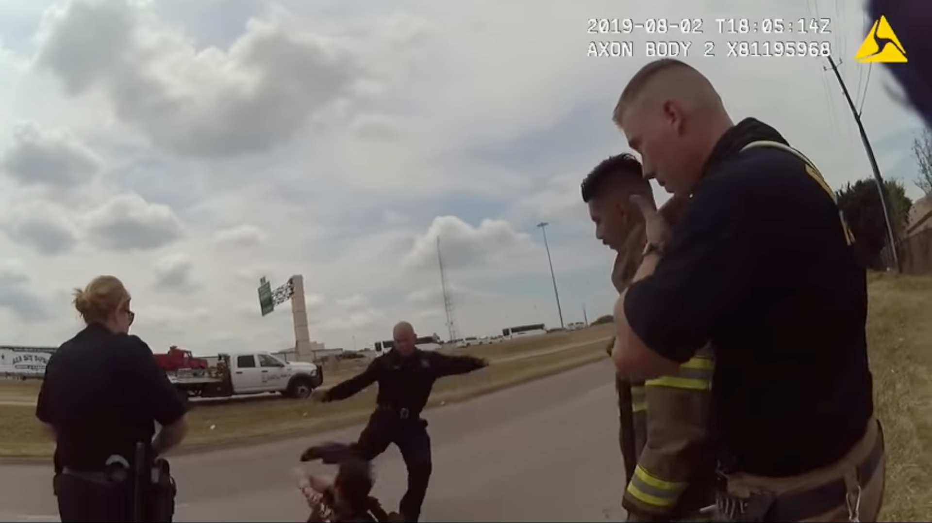 Dallas Fire-Rescue responders stood over Kyle Vess before the incident took place