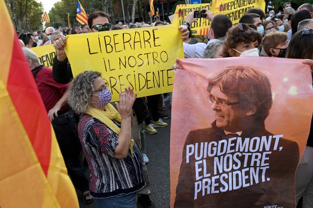 <p>Demonstration outside Italian consulate in Barcelona after arrest of exiled former Catalan president Carles Puigdemont in Italy</p>