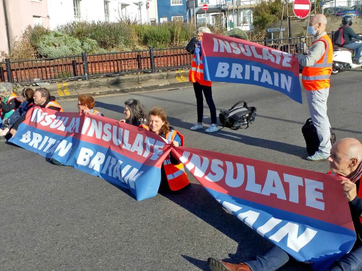 Insulate Britain activists block three major routes into London including Blackwall Tunnel