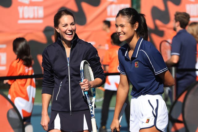<p>Kate Middleton laughs as she plays tennis with Emma Raducanu (R)</p>