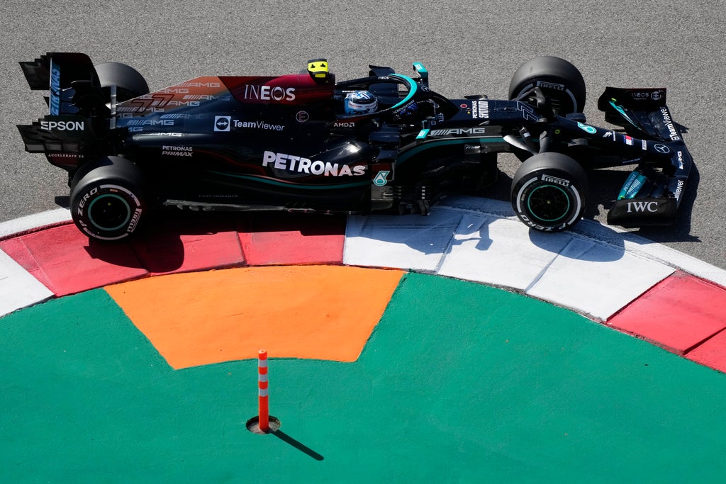 Valtteri Bottas beats Lewis Hamilton in second practice as Russian Grand Prix nears