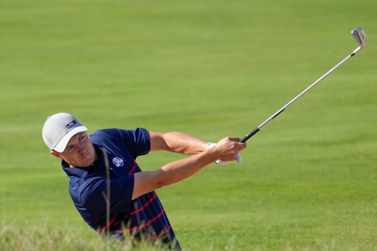 Jordan Spieth almost ran into Lake Michigan playing shot from side of a bank