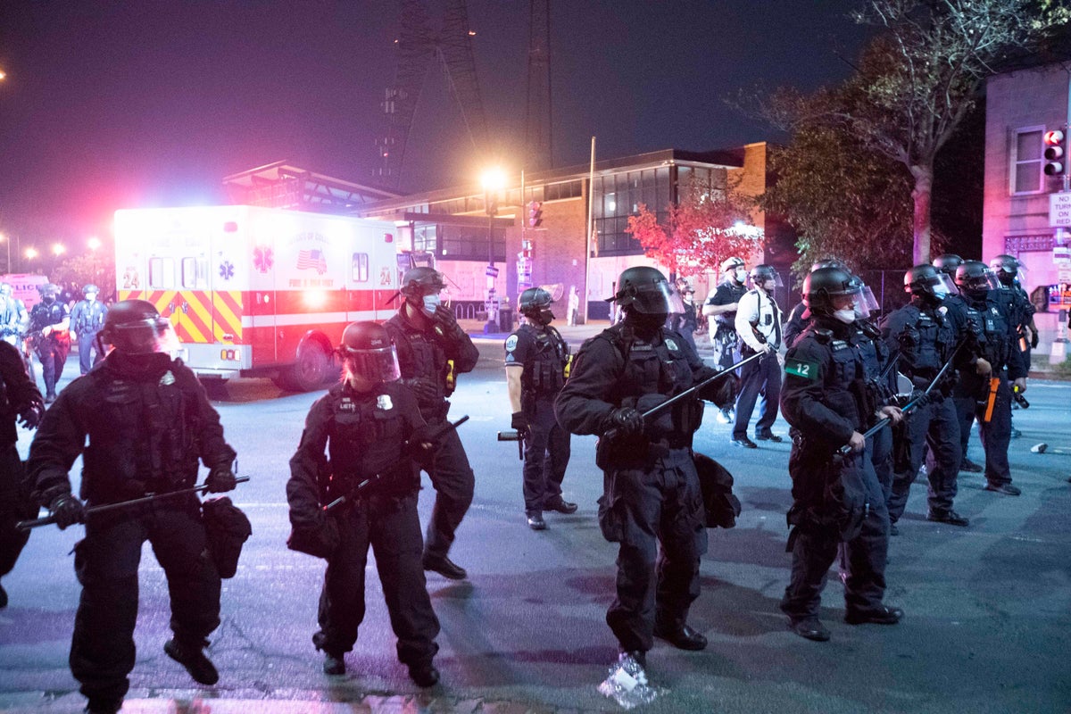 Feds charge DC cop with murder in police pursuit death | The Independent