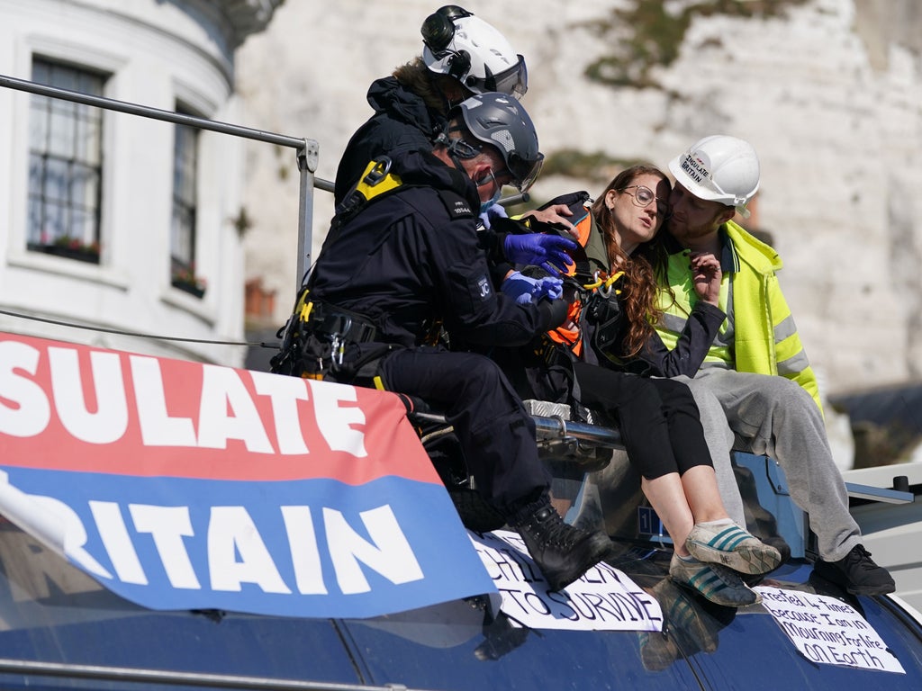 Insulate Britain: Government wins injunction to keep protesters off roads linked to Port of Dover